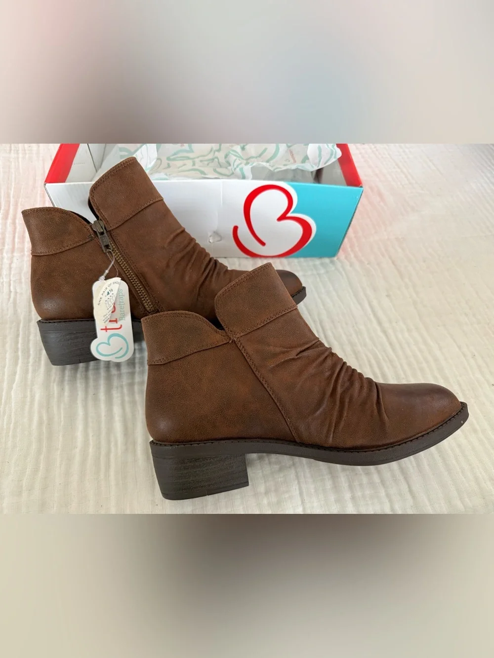 NWT BareTraps Sam Bootie Size 8 Wide